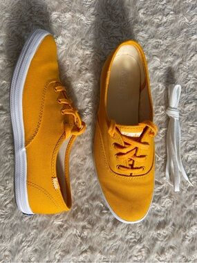 Keds Champion Canvas Lace-Up Sneakers in Yellow Ochre Size 7 Extra Laces